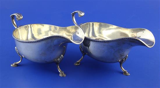 A pair of Edwardian Irish silver sauceboats, 11.5 oz.